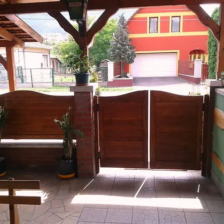 Amigo Vendeghaz 招待所 *